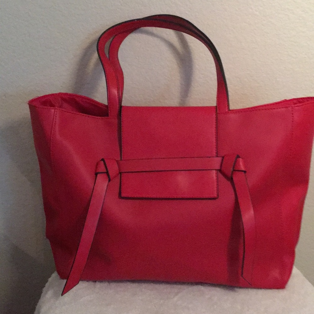 Elizabeth Arden Red tote NWOT